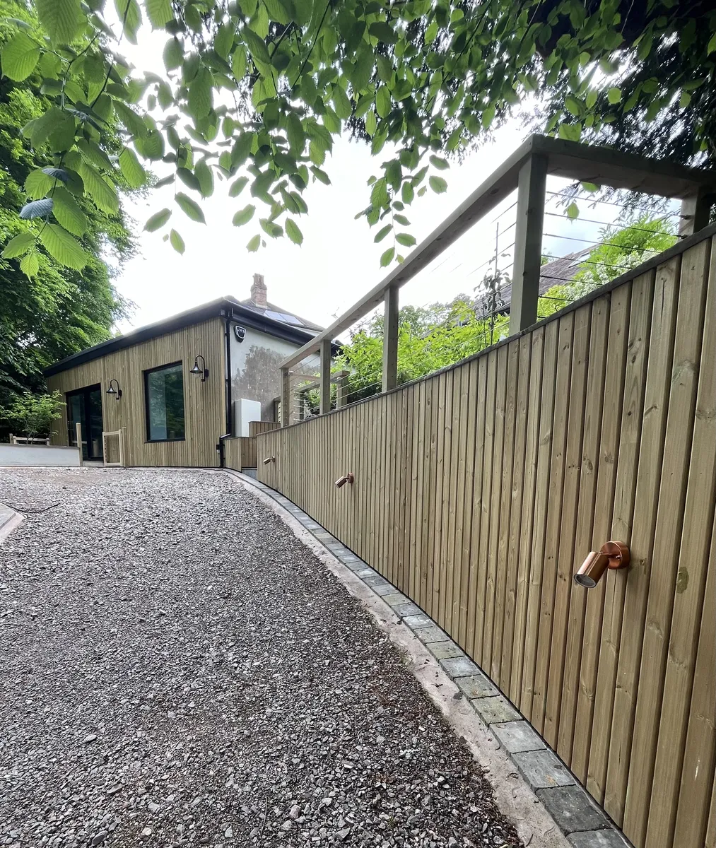 Garden fence lighting